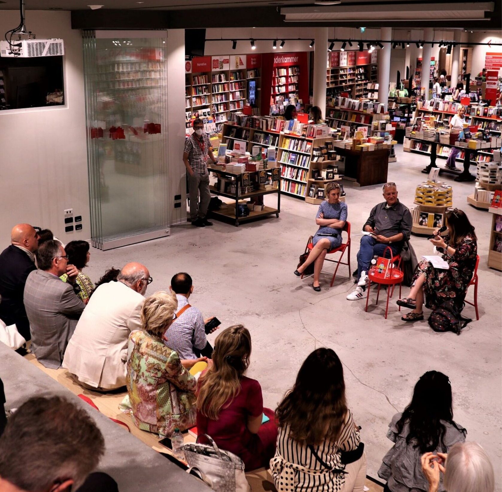 "Evento culturale del Centro di Cultura Albanese con autori, studiosi, istituzioni e pubblico per promuovere la conoscenza dell'Albania, la cultura albanese, l'integrazione della comunità albanese in Italia e le relazioni culturali e istituzionali tra Italia e Albania."